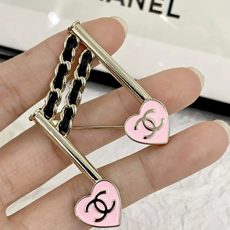 chanel brooches pour femme s_12347564